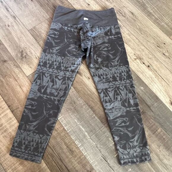 Vuori Printed Cropped Leggings size xs - Picture 2 of 7